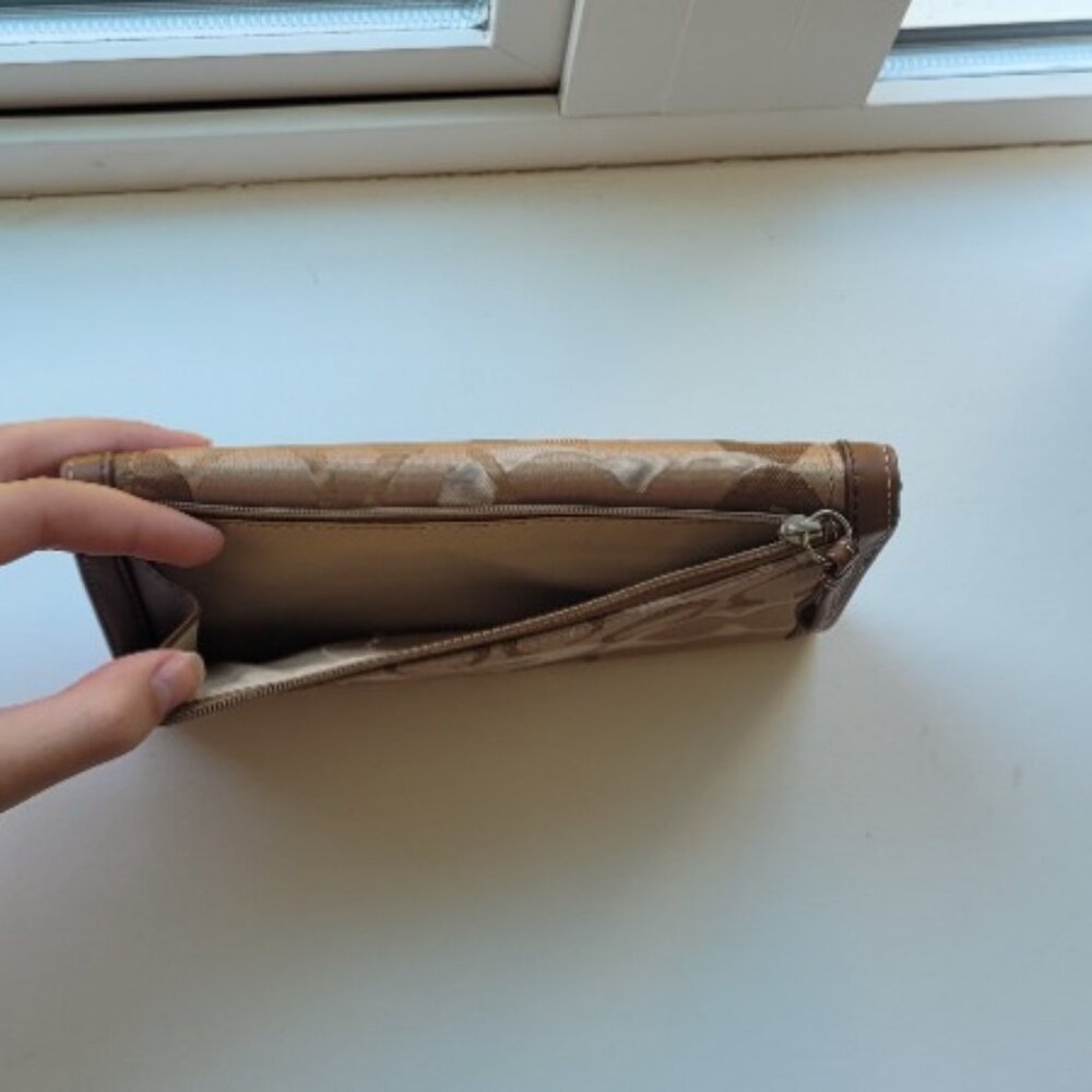 Coach Signature Tri-Fold Wallet - Picture 10 of 16
